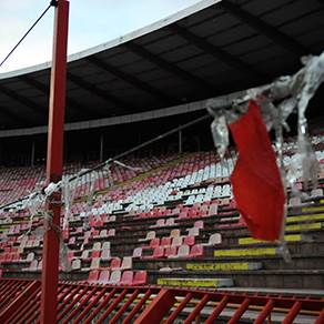  Muk na tribinama i na terenu! 