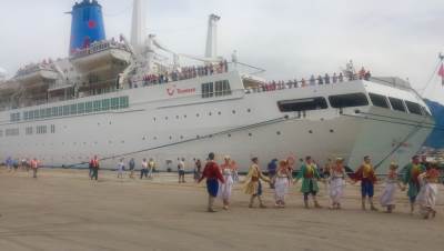  Engleski kruzer doveo 1,200 turista u Bar! 