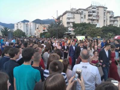  Više hiljada Barana na defileu maturanata! (FOTO) 