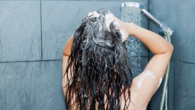  Ujutru ili uveče: Kada je bolje prati kosu 