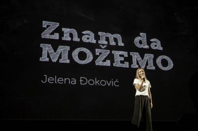  Novak Đoković pažljivo slušao ženino predavanje 