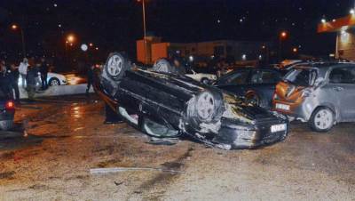  Sa kružnog toka pežom sletio na parking! (FOTO) 