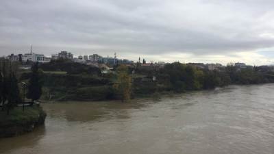  Oblačno sa povremenim padavinama 