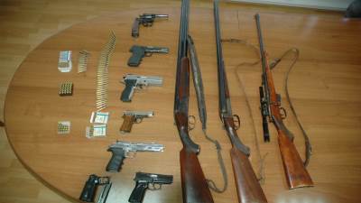 Bar: Oduzeto oružje i municija od 10 ljudi 