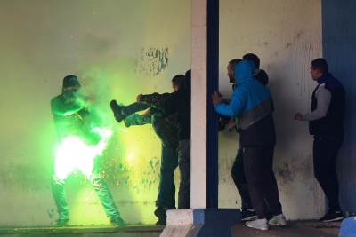  Obračun navijača na autoputu, zapaljen kombi VIDEO 