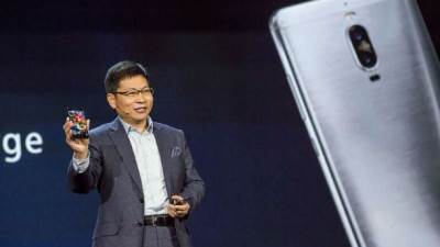  Huawei najavio Mate 10, sa EntireView ekranom 