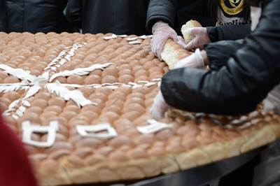  Beograđani lomili česnicu tešku 200 kilograma FOTO 