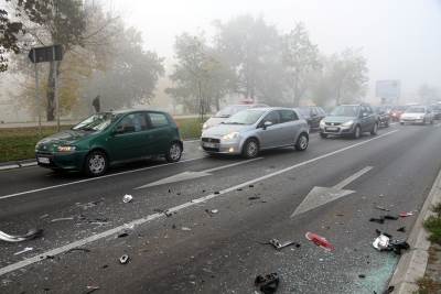  Ludilo: U dva lančana sudarilo se 64 automobila 