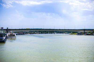  Skočio sa Brankovog mosta, pao na beton!  