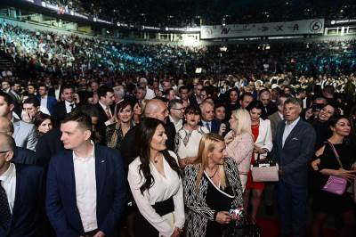  Još javnih ličnosti podržalo Vučića!   