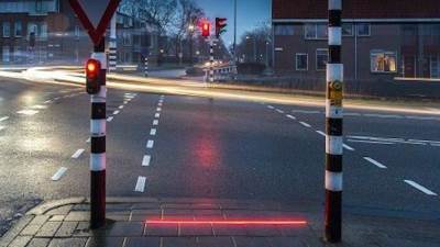  Digni glavu, telefonski ovisniče! (FOTO) 