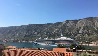  Kruzer nastavio putovanje nakon neprilike u Boki 