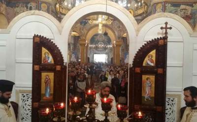   Prva uskršnja liturgija u Hramu Svetog Jovana Vladimira (FOTO) 