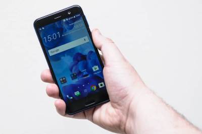  Ne, Google NIJE kupio HTC - sad su partneri (FOTO) 