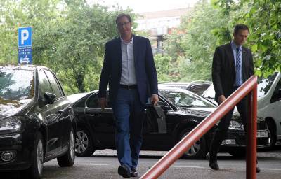  Bentlijem naleteli na vozilo u kojem je bio Vučić! 