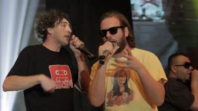  Izdaje dva albuma! (VIDEO) 