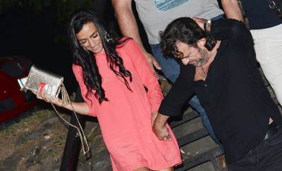  "Puklo" zbog golišavih slika? 