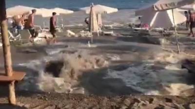  Bečićku plažu "pojela" voda (VIDEO) 