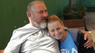  Bivšu teniserku otac brutalno tukao! 