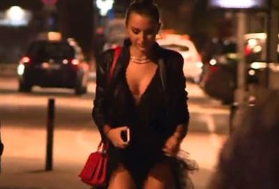  Ne gledamo mi dekolte... (FOTO) 