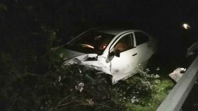  Auto sletio sa puta, povrijeđene dvije osobe 