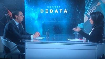  Vučić: Diktator? Samo se nasmejem 