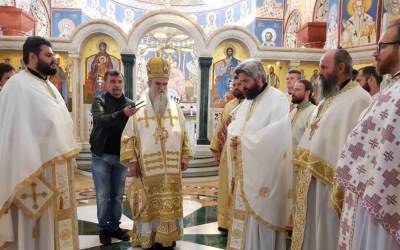  Sveštenstvo mitropolije podržava Amfilohija 