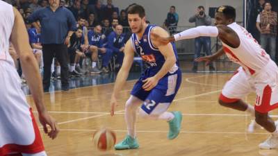  Šarunas zove Nikolu, ali… 