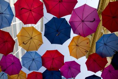  Tri u jedan: I kišobran i šešir i fensi! (FOTO) 