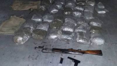  Uhapšen Podgoričanin, pronađeno oružje i skank 