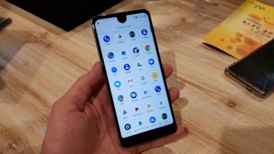  Luksuzan telefon dostupan svima 