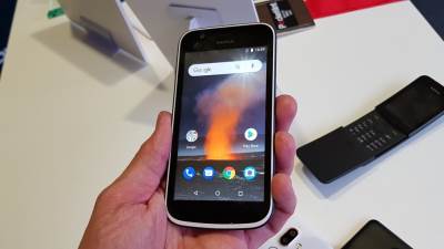  Prvi KEC: Cena 85€, Android Go, izmenjive maske 