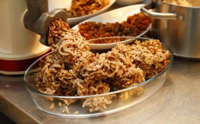  UZBUNA U HRVATSKOJ! U mljevenom mesu pronađene OPASNE BAKTERIJE 