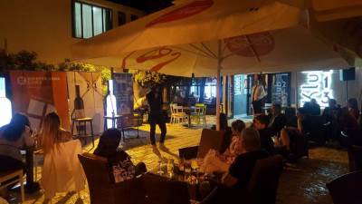  Stand up veče "Zbraćom" oduševio Nikšićane  