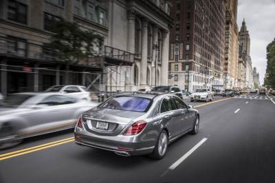  Tramp proteruje mercedese s Pete avenije 