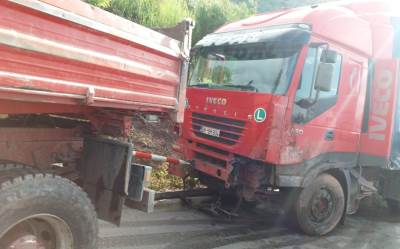  Bar: Šleper udario u stijenu, haos na putu (FOTO) 