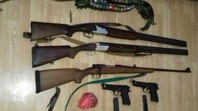  Oružje i marihuana pronađeni u porodičnoj kući 