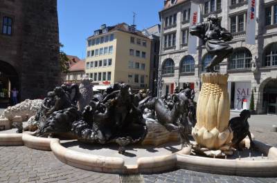  Užasi bračnog života na fontani u Nirnbergu VIDEO 