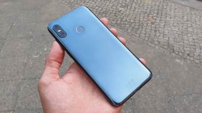  Konačno jeftin telefon, koji ima sve (VIDEO) 