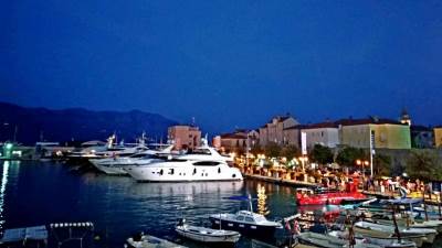  Napadač se po Budvi kretao u mantiji 