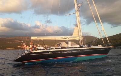  Kod Bigovice se nasukala švajcarska jedrilica FOTO 