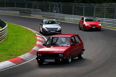  Uživanje: "Gradski jugo" na Nirburgringu (VIDEO) 