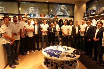  Igrači i navijači zajedno u FAN SHOP-u! 