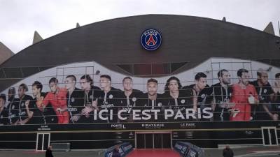  Pariz u crveno-belom, ali ne i "Park prinčeva" 