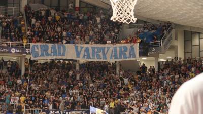  VIDEO: Tuča Varvara i Delija u "Morači"! 