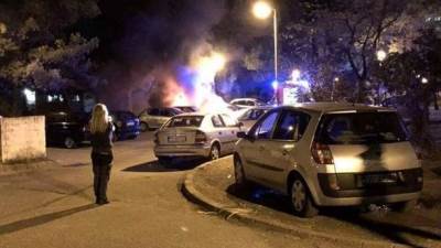  Gorio automobil kod Studentskog doma u Podgorici 