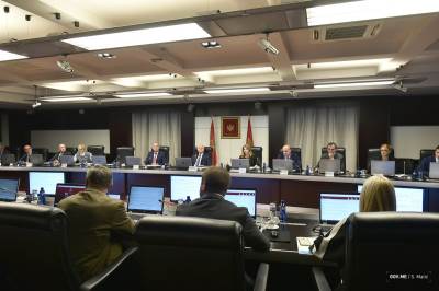  Srbija ne gleda pozitivno na zabranu ulaska četvorici intelektualaca u Crnu Goru 