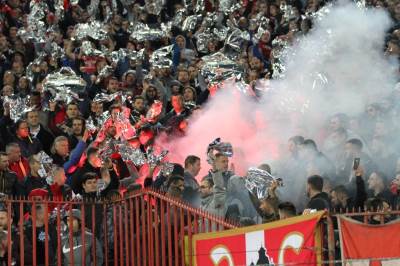  Koreo, baklje, lopta u mreži, haos... 