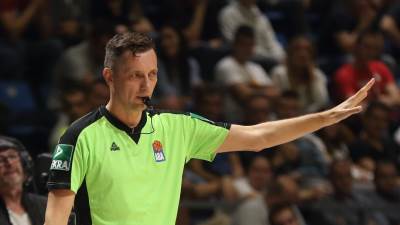  Meč je prekinut, uz zahtjev da se isprazni sektor iza te klupe 