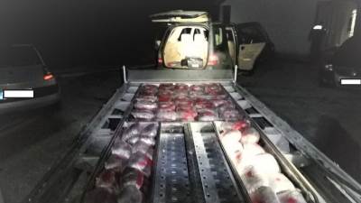  Policija i carinici na GP Vraćenovići u priključnom vozilu otkrili 93 kg marihuane 